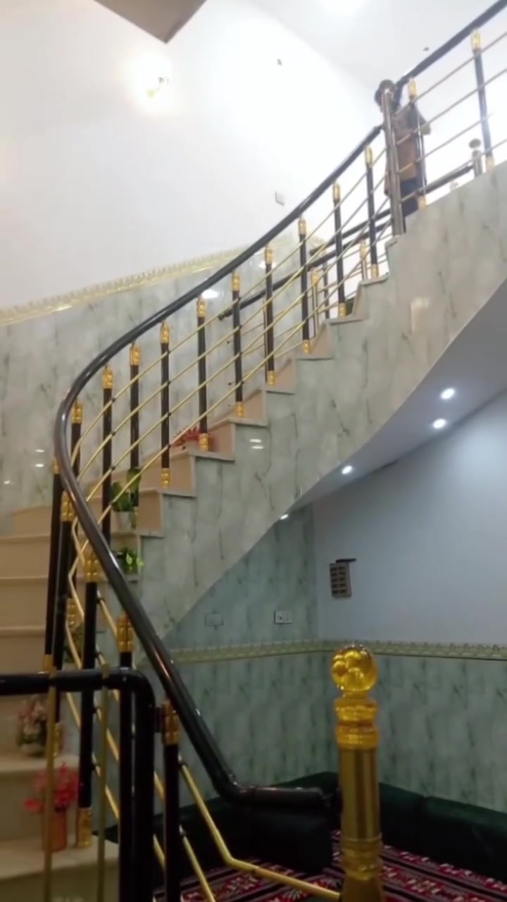🏡دار للبيع وين الجناي 🏡
المساحة: 120متر 

✅ #طابو_صرف_سند_25_أقرار_محكمه

السعر: 155مليون  (مع المجال) اقصد 

الموقع: النجف القضاء المناذرة حي الزهراء العمود 93 #ألخط_ألاول

مواصفات البناء:

3غرفة/ 2صالة /مطبخ / 2صحيات خارجية مكشوفة

بناء مرتب (أساس + سقف كونكريت + طابوك)

أرضية كاشي ومرمر درجة أولى 

الخدمات:

ماء كهرباء مدارس سوق تبليط مولد

للاستفسار والاتصال:

***********
