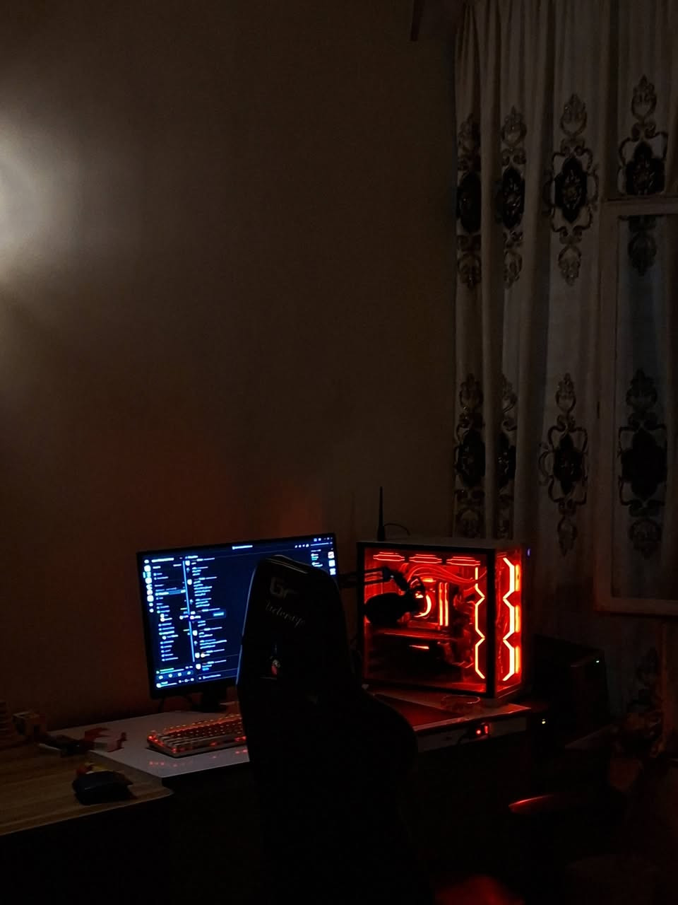 Pc gaming 

Gpu: rtx 3070 oc 8 gb gigabyte eagle 
Cpu: r7 7800x3d 
Psw : 850 watt white 
Ram : 32 gb ddr 5 white g skill 6000mhz
Case : lian li large tower white 
Cooler : lian li 3 fans white 
Fans : 3 kit lian li sl white 
Mb : مادري والله بس هيه واي فاي و سلفر وجبيره وغاليه 
Ssd: 256 Samsung 
Hhd : 2 tp  blue 

الرقم: ***********
السعر قابل على النقاش مستعجل على البيع
