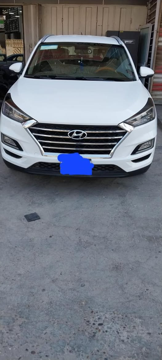 السلام عليكم 
توسان لون أبيض خلجية 2019
فول ما عدة الفتحة 
ماشية 128 كيلو 
السيارة كفالة عامة بس بيها 4 صابع بارد بـ باب مال سايق و 4 صابع بارد ب باب مال سكن 
موصفاتها: 
خمس عدسات 
مري شفط 
كامرة خلفية 
شاشة جبيره 
وموصفات الخليجي معروفة بعد
مكانها بغداد شارع فلسطين  
السعر: 210 وبيها مجال
رقم : ***********
