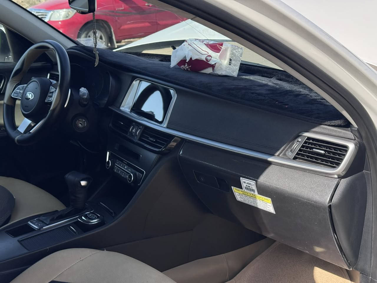 السلام عليكم ورحمة الله للبيع :
كيا اوبتيما موديل 2020 السيارة كفال عامه 
خليجي محرك 2400 السيارة جاهزة بالكامل دوشنه كشنات شاشة كامرة خلفية مري شفط تخم تاير جديد السيارة ماشية 100 الف سونارها مرفق بالمنشور  عارضها ب195 للاستفسار : ***********
