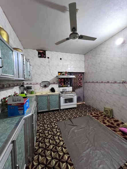 دار سكن للبيع طابقين 
طابو ملك صرف عرصة #تحويل بأسم المشتري
#المساحة :: 200م على شارع 10م تبليط
………
الطابق الأول بناء #بلوك 
#يحتوي :: كراج واسع صحيات خارجية أستقبال
مطبخ صالة واسعة غرفتين منام صحيات داخلية
الطابق الثاني بناء #فرمستون 
#يحتوي :: ثلاث غرف منام صالة صحيات داخلية 
مطبخ ودرج مؤدي للسطح .
………
#علماً / أمام البيت شارع وخلف البيت شارع 
مجاري البيت خطين / على نهر + منهولة سحب
……..
#الخدمات :: ماء كهرباء مجاري انارة تبليط 
مستوصف صيدلية مستشفى وقرب السوك .
…….
#السعر :: 160 مليون قابل للتفاوض 
#العنوان :: إبي الخصيب - شيخ إبراهيم 
قرب السايدين العوجة الرأيسي .
……..
#للأستفسار :: 
***********
