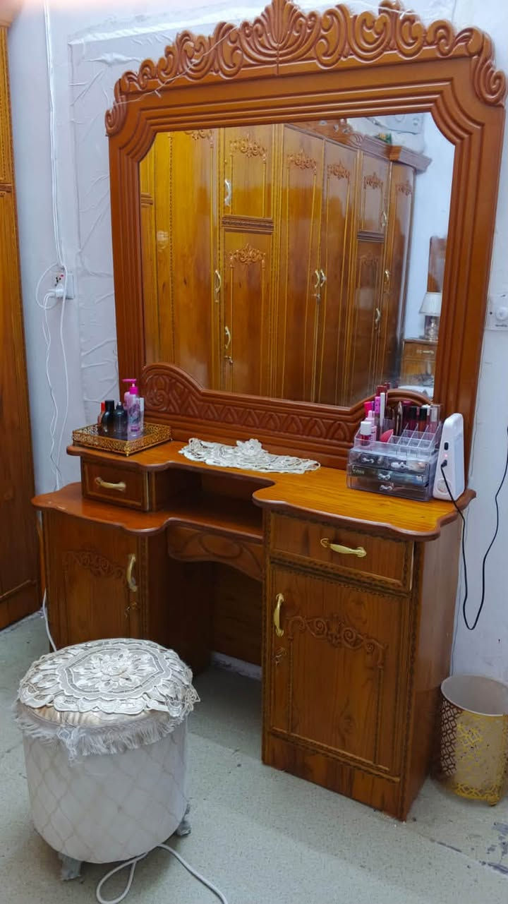 السلام عليكم غرفه صاج تحتوي على ست بيبان نضافه 100/ 100 شرط الفحص صاج عراقي شغل درجه اولا 950 
***********
