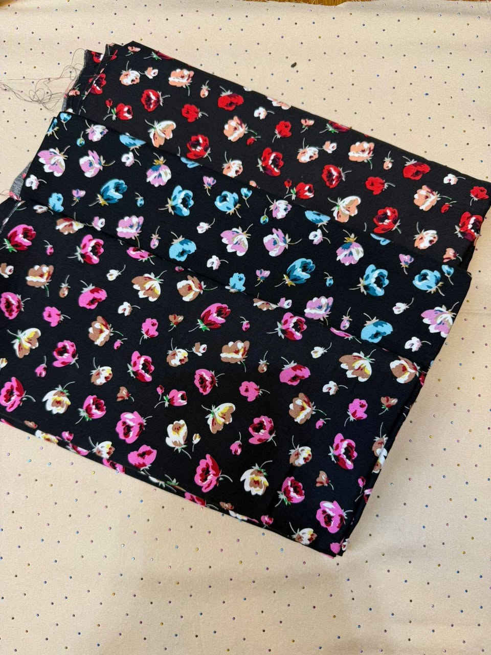 كل ماهو جديد ومميز لدينا♕
#اقمشة كشمير قطني شمالي
  🚗يوجد خدمة توصيل 🚗


**إذا كنت صاحب هذا الإعلان وتريد حذفه لأي سبب، رجاءا أرسل رسالة إلى الدعم الفني**