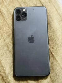 ايفون ١١ برو ماكس • ذاكرة ٢٥٦ • مقفل ايكلود