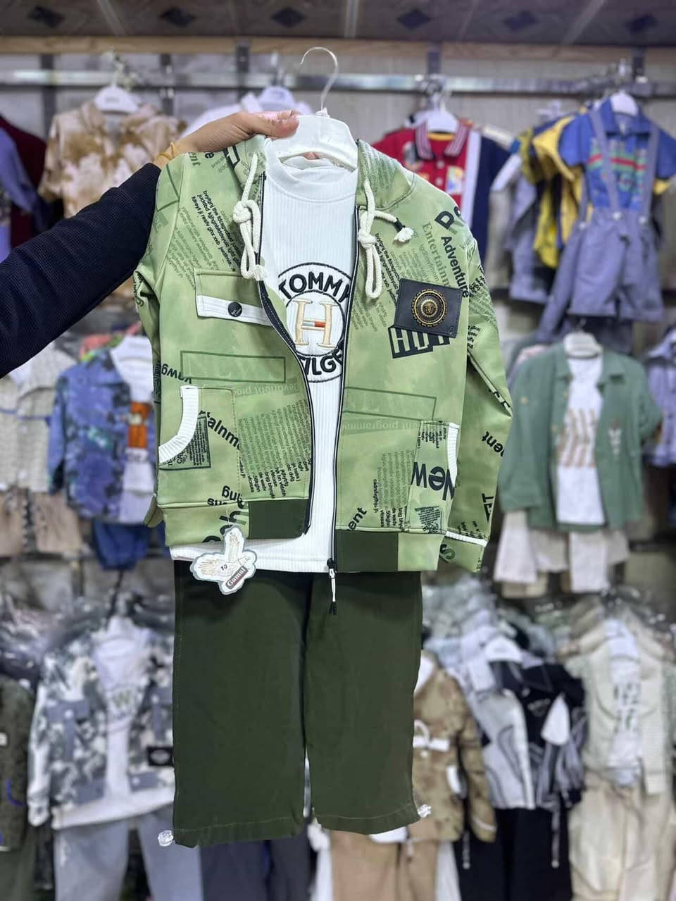 قاط ولادي 3قطع خامه درجة أولى 💞

القياس 6.8.10.12😍

هيت الجمعيه شارع حامي حميد مجاور كوزمتك بودي شوب زورونا وكل لهلأ بيكم 🌸

يوجد توصيل داخل وخارج الانبار 🚗
***********
***********
