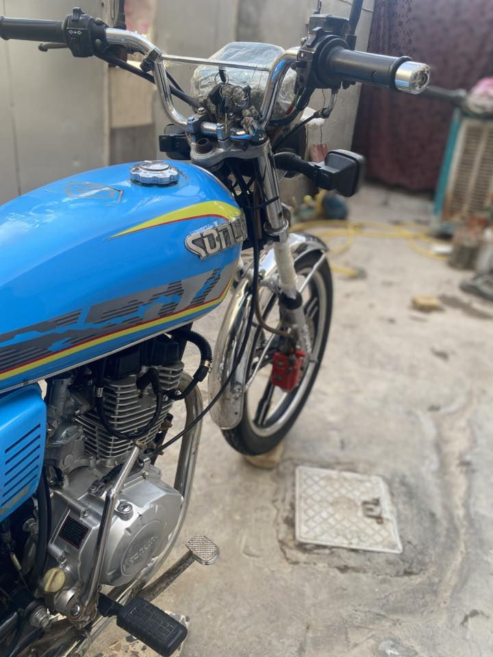 السلام عليكم  دراجه أيراني 5 كير.
الموديل 2024
المكينه/200
/مكينه مكفوله من تنقيص تبخير وفتح 
الدراجه الله شاهد نضيفه ومتوكف بلشارع
واشتريت دراجه ثانيه بوكسر واريد أبيع هاي 
نقصها بس الكهربائيات وكفت فجأه ماعرف شبيهن وماعندي مجال اروح افحصهن أبيع على حطتها بس الله شاهد جانت كلشي شغال بيها وفجأه كلشي وكف يعني كتف لو فويز ماعرف 
المهم السعر 500 بيها مجال بسيط كلش 
مكاني سيطره سبع قصور 
رقمي ***********6
