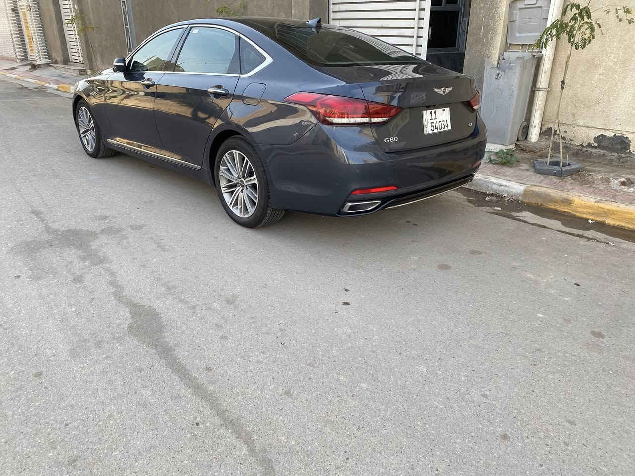 جينسز 2018 رويل معروفه مواصفات الرويل اعلى فئه / ظرر بنيد وجاملغ سايق بدون ارباك الارباك سليم حادث سطحي صدر جديد اطارات جديده مكينه كير كفاله ماشيه 120 م قابل للزياده الون فيلي مزرق مكان سياره ميسان / رقم بغداد الجديد/  السياره باسمي /السعر 193
هاتف/***********
