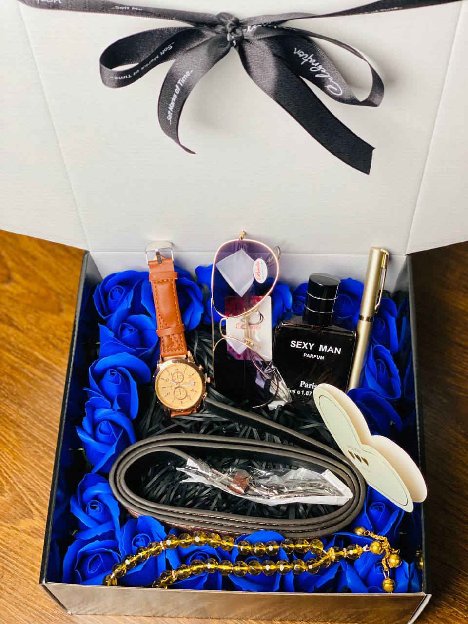 عيد الحب صار أسهل ويا هالاختيار 🎁💙
بوكس رجالي مرتب، أنيق، ويخبل 😍✨
ساعة فخمة ⌚️، عطر جذّاب 🔥، نظارة ستايل 😎، تفاصيل تكمل الهيبة 💼✨
ورد أزرق يضيف فخامة، وترتيب يحچي ذوق 💙🌹

إذا تحبين تهدين شخص غالي وتخلّين ابتسامته ما تفارقه 🥰
هذا البوكس يحچي عن حبچ بدون كلام 💌💙

عيد حب مختلف… هدية تظل بذاكرته ❤️‍🔥


**إذا كنت صاحب هذا الإعلان وتريد حذفه لأي سبب، رجاءا أرسل رسالة إلى الدعم الفني**