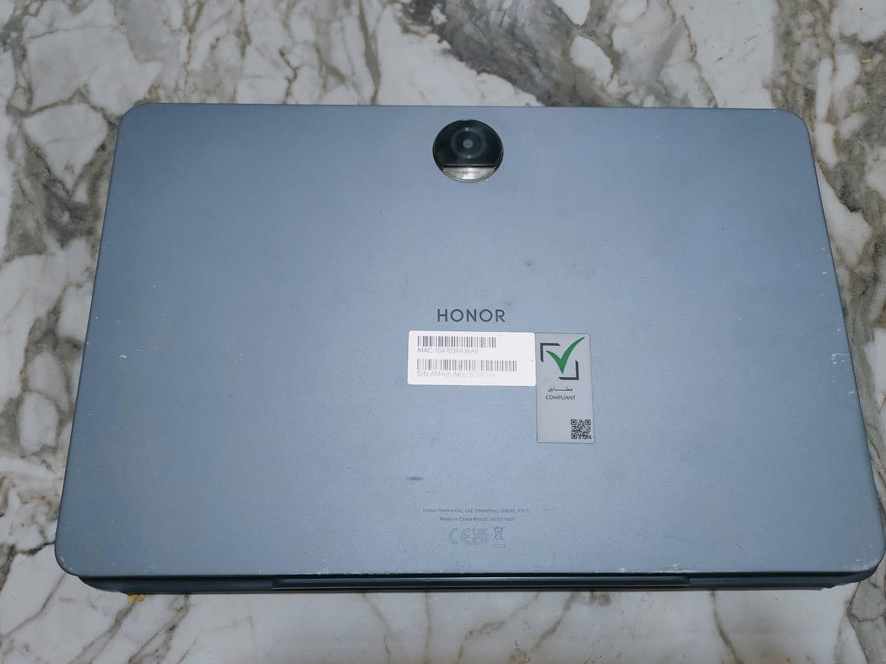 يأتي تابلت هونر باد 9 برو بشاشة كبيرة 12.1 بوصة بتردد 120 هرتز ودقة 2.5K، ومعالج Qualcomm Snapdragon 6 Gen 1 القوي، وذاكرة تخزين 256 جيجابايت مع رام تصل إلى 16 جيجابايت (8+8)، وبطارية ضخمة 8300 مللي أمبير مع شحن سريع 35 واط، في هيكل معدني أنيق مع 8 مكبرات صوت.
بالتفصيل:
الشاشة: قياس 12.1 بوصة من نوع LCD بدقة 2560×1600 (2.5K)، مع معدل تحديث 120 هرتز ودعم لـ 1.07 مليار لون

ملاحضه الايباد استعمال شهرين فقط ويأتي مع كامل ملحقاته كارتون وشاحن الخاص به ويأتي مع الايباد كيبورد الخاص به ولاكن يحتوي على خدوش قليله في الضهر وهاذا لا يأثر على عمل الجهاز والقاعده العليا للكفر مكسوره من الجهتين بس هاذ ما يئثر على الكفر او اي شي

عنوان البصره ابي الخصيب
سعر الجهاز 340 وبي مجال


**إذا كنت صاحب هذا الإعلان وتريد حذفه لأي سبب، رجاءا أرسل رسالة إلى الدعم الفني**