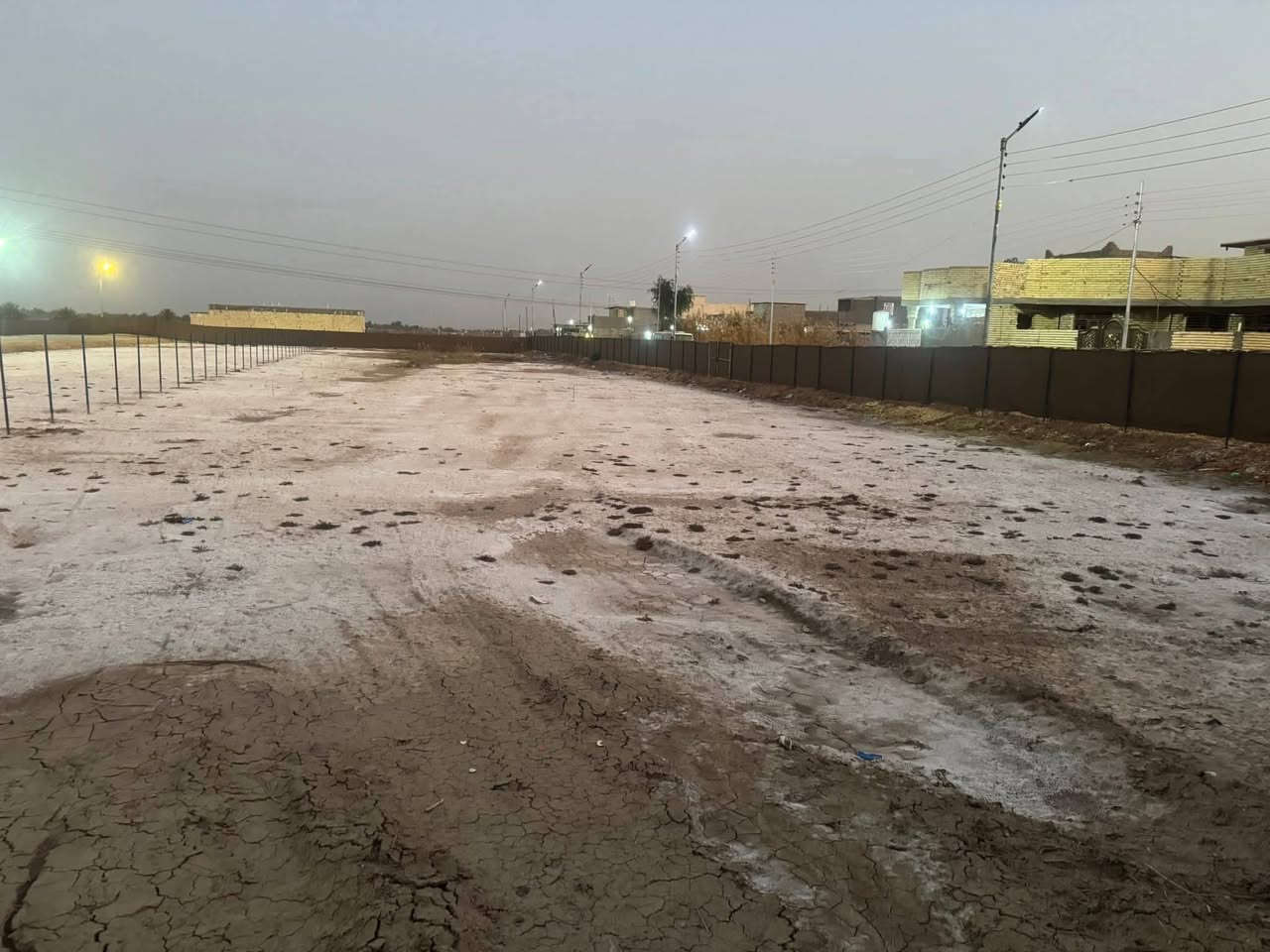 يالله
يعلن مكتب الخبير للعقارات

وجود دونم طابو زراعي سند 25يتحول باسم المشتري مباشرتا

موقع الدونم //طريق سده محاويل مقابيل بانزيخانه الحمداني يبعد عن الشارع العام 150م 

كافه الخدمات ماء كهرباء تبليط انارت طريق عرض الشارع 15متر علما الدونم ركن على شارعين تبليط مسيج بالكامل يعني محدد 

وين الي يحب مساحات جبيره والهدوءوالخدمات 

السعرر. 135مليون بي مجال بصيط 

للاستفسار مراجعه مكتب الخبير الكائن في حي المعلمين مقابيل شارع الدوب اومقابيل مركز الشباب

للاستفسار الاتصال ***********
