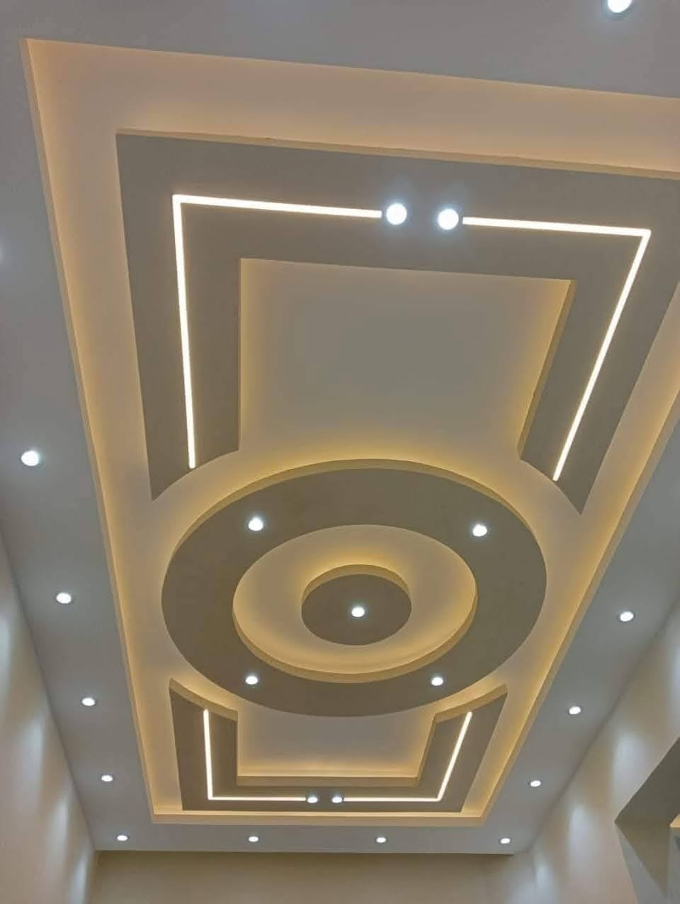 عمل جميع انواع ديكورات داخليه والخارجية وعمل جبس بورد وسقوف ثانوية وعمل جميع الاصباغ داخل كربلا ***********

