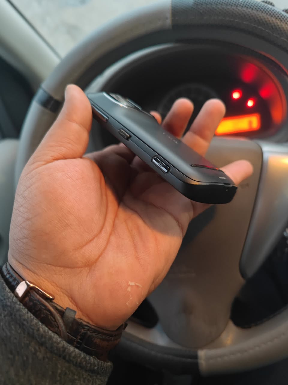 للبيع نوكيا 808 اصلي نضافه فول سخط مابيه اخو جديد مكاني البصره يوجد توصيل للمحافظات 
***********
***********
