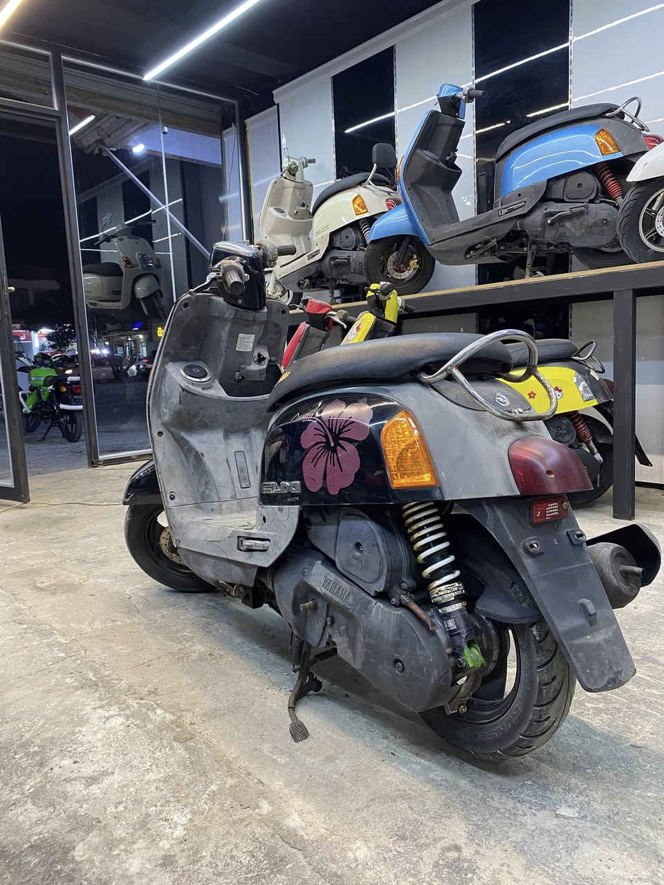 بوليسي بلادي حاويه وكاله ختم وضمان كفاله عامه تجي تاخذ دراجه مذب عليها ربع السعر 900قفل ***********
