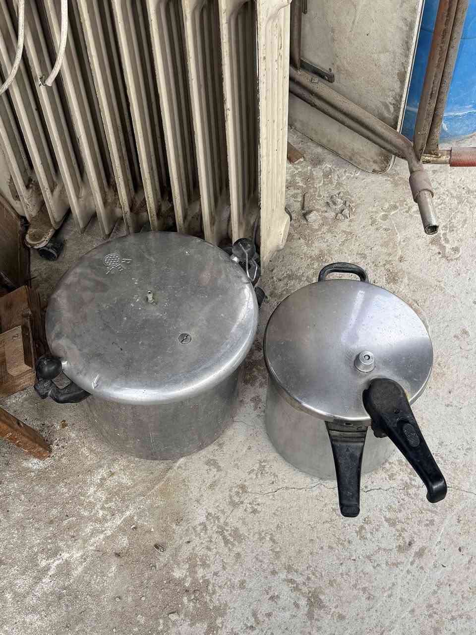 السلام عليكم غراض للبيع
سقيفة كي سبان 
￼طول 2 متر ونص
العرض 3 ونص السعر 150 الف
￼
اقفاص عدد 6 40 الف
ميز طعام 25 الف
صوبة زيتية 25
جدر ضغط 25 الوحدة
سنك مرمر حديث بي كسر قليل 100 الف
صوبة 25 الف
مكينة ثيل 50 الف
الدورة حي الصحة 
***********
