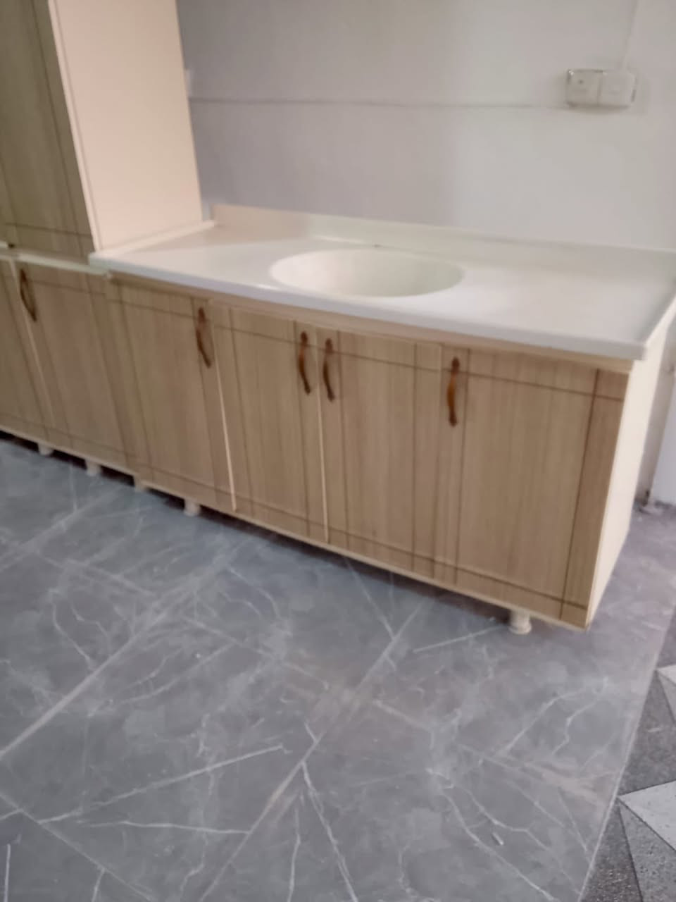 كاونتر 3 قطع السعر 350 الف بي مجال 
عنوان ضباط الثانيه
للاستفسار ***********
