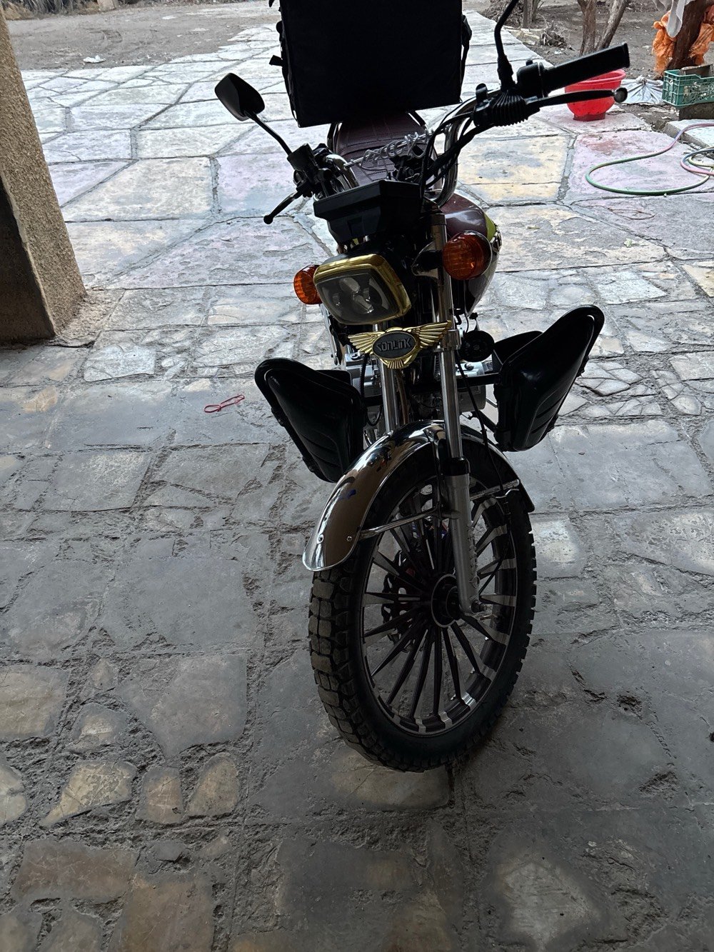 اسلام عليكم ايراني مديل24 شلعة و معدل تاير امامي نضيف و الخلفي جديد  مكينة نضيفة مرتبة بريك خلفي امامي لايت عالي ناصي و بومة بيه مكاني بغداد  سعرها750 وبيها مجال للشراي