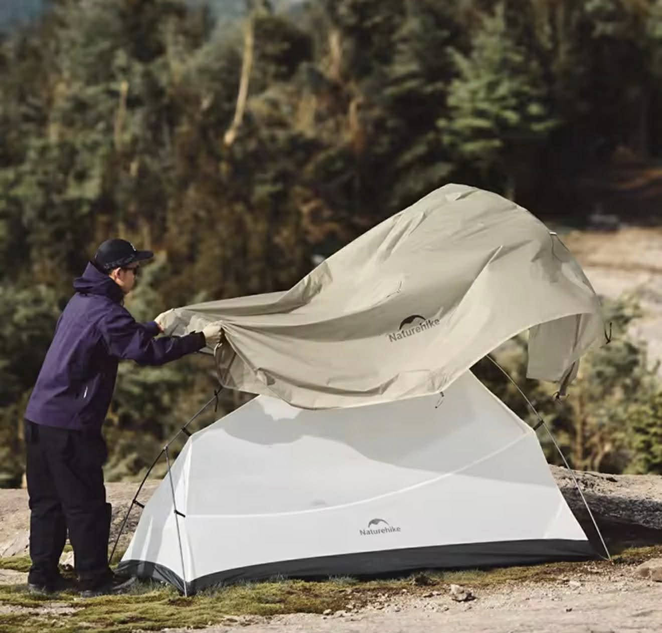 السلام عليكم للبيع خيمة من ماركة نايتشر هايك Naturehike موديل Cloud Up Pro خفيفة الوزن لشخصين وزنها ١ كيلو و ٣٦  غرام مناسبة للتخييم والمشي لمسافات طويلة والترحال مصنوعة من النايلون 20D مقاومة ممتازة للماء والعوامل الجوية قماش بولي يوريثين PU مع طبقة سليكونية ومقاومة ماء بتصنيف ٢٠٠٠ ملم للغطاء الخارجي و ٥٠٠٠ ملم للارضية واعمدة سبائك الالمنيوم 7001 المتينة الخفيفة والقوية 
ابعاد الخيمة الخارجية الطول ٢ متر و ٢٠ سانتمتر العرض ١ متر و ٦٠ سانتمتر الارتفاع ١ متر و ١٠ سانتمتر 
الابعاد الداخلية للخيمة الطول ٢ متر و ١٠ سانتمتر العرض ١ متر و٣٠ سانتمتر الارتفاع ١ متر و ٥ سانتمتر 
تواصل خاص او *********** واتساب
