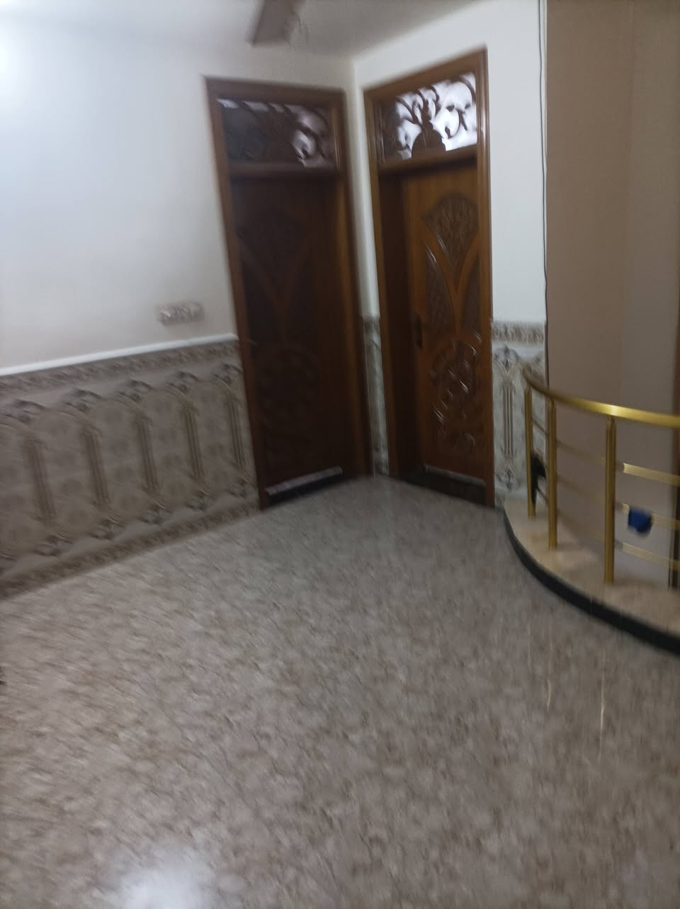 على بركة الله 
بيت طابو صرف موقع البيت كربلاء المقدسة قضاء 

 الحسينية خلف المستشفى الحسينية العام على 

 الشارع الحولي مباشرة بالقرب من مدرسة القرض 

 الصيني #مساحةــالدار180متر بناء طابقين 

 طابوق السقف صب كونكريت مسلح البيت بناء 

 جيد جداً تاريخ بناء الدار 2022 تفاصيل الدار 

 استقبال خارجي غرفتين الطابق الارضي و غرفتين 

 طابق ثاني المطبخ جدران سيراميك وارضيه كاشي 

 الطابق الارضي والطابق الثاني بورسلين بحتوي 

 الدار على اجازة بناء رسميه  #ملاحظة كافة الخدمات متوفره 

وما يميزنا هو ذكر السعر و المقابلة مع صاحب 

 العقار مباشرة 
 
سعر البيت #160مليون قابل لتفاوض والاستفسار 

 اكثر يمكنكم مراسلت الصفحه او الاتصال برقم 

 *********** والاطلاع على باقي العروض 

 يمكنكم زيارة الصفحه والإعجاب بالصفحة 

 الرئيسية
