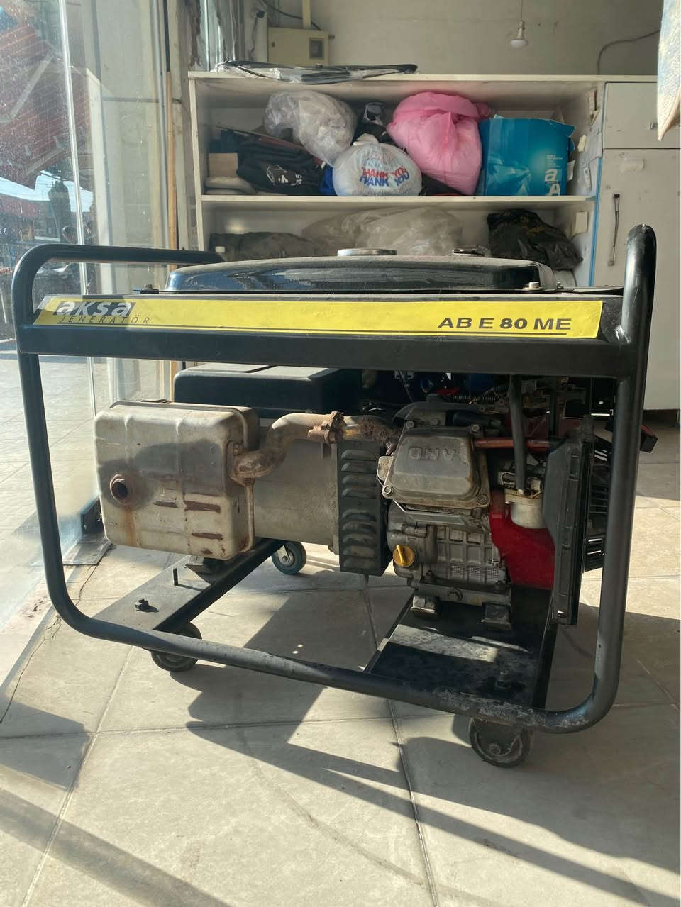 مولد كهربائي 30 أمبير بنزين للبيع 350$
رقم موبايل *********** أربيل, العراق
