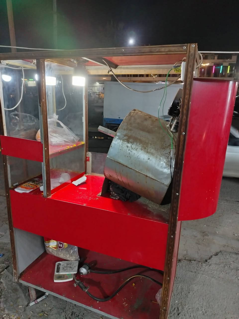 السلام عليكم مكينة حب وجبس جديدة مستخدمة شهرين فقط السعر ٣٠٠ وبيها مجال المكان مدينة الصدر ***********
