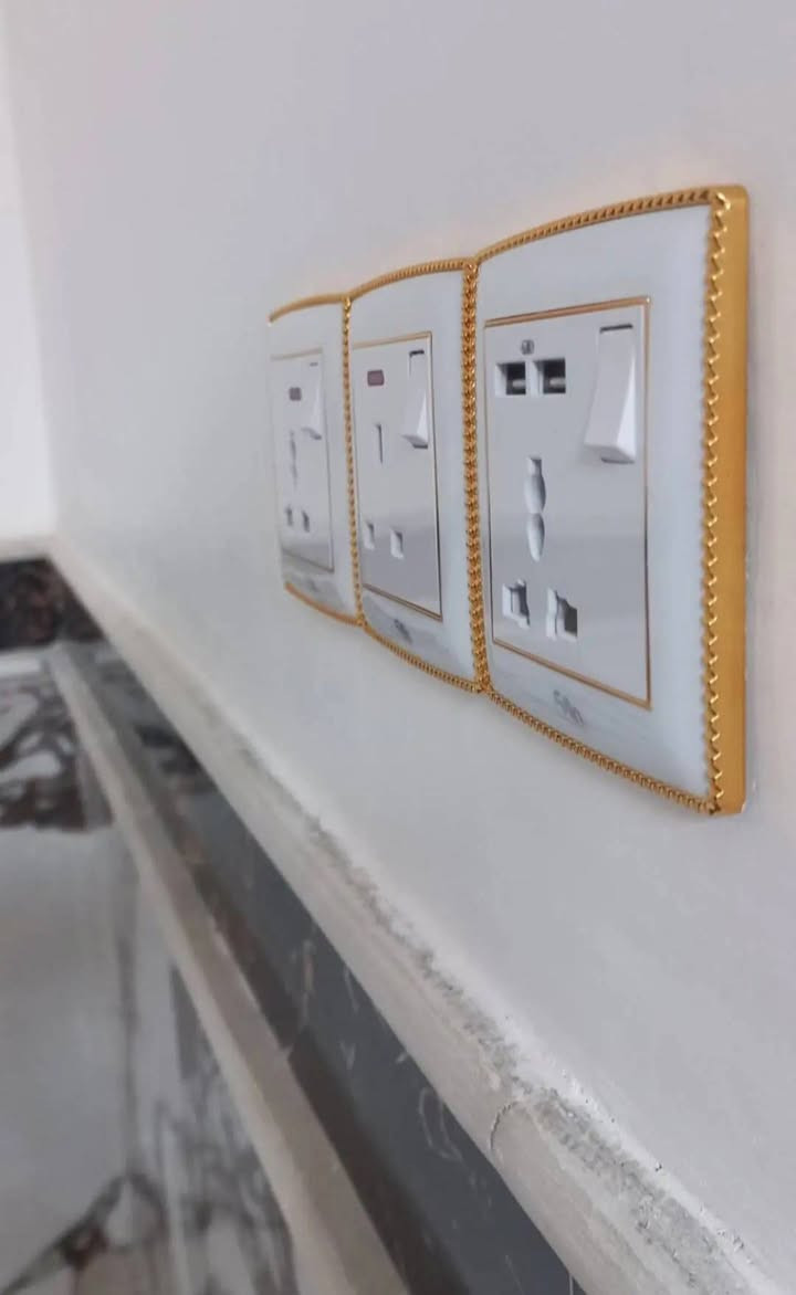 ﻛﻬﺮﺑﺎﺋﻲ ﻣﻨﺎزل 
1_ ﺗﺄﺳﻴﺲ ﻛﻬﺮﺑﺎء بوري / سيمنز  
2_ ﺗﺠﺪﻳﺪ اﻟﺘﺄﺳﻴﺲ اﻟﻘﺪﻳﻢ  
3_ ﺗﺒﺪﻳﻞ ﻧﻘﺎط اﻟﻌﺎﻃﻠﻪ  
4_ اي ﻋﻄﻞ ﻋﻨﺪك اوﺻﻠﻚ للبيت
***********
