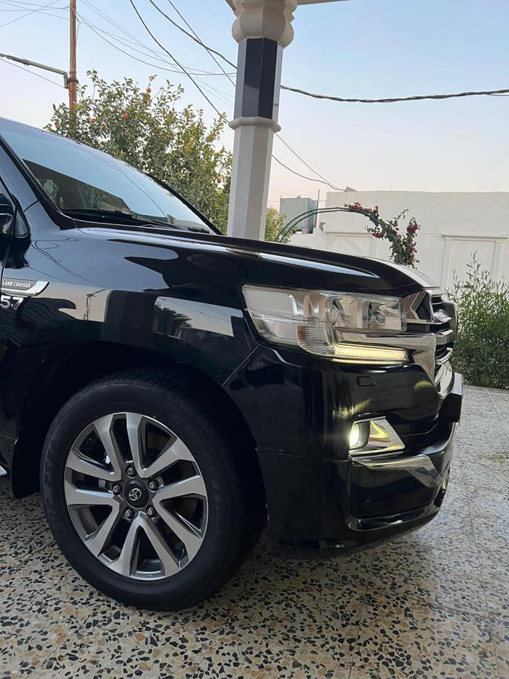 لاند كروز 2020     VXS   5700  ساز اصلي
رقم اربيل الدولي  بأسمي شخصياً هزه وسنويه جديده 
بيها تضليل بل سنويه 80‎%‎ مجدد لل شهر 10
مغلفه ppf اصلي ب 23 ورقه ضمان 8 سنوات
مكفوله كفاله عامه وبوضع الشركه بيه 3 رصعات  صغار مسحوبات pdr وشرط بس بل سونار يبينن
فول فول مواصفات 
مكينه 5.7  8 سلندر     ماشيه 88 الف 
جكات 
دبل ماوس 
كامرات محيطية
داخل قرميدي 
كشنات كهرباء  خزن ميموري وتدفئه وتبريد كشنات
حساس امامي خلفي 
رادار 
مري قلاب وشفط
ستيرن هيتر وكهرباء 
كيجات لكزز 
شاحن واير ليس 
صندوك كهرباء 
5 بصمات 
وبعد بيه هواي مواصفات 
بيه بصمات 2 وكتلوكات كامله 

عنوان السياره بغداد/ ابو غريب 
لل استفسار ***********. //. ***********

معروضه ب 620 وبيها مجال
