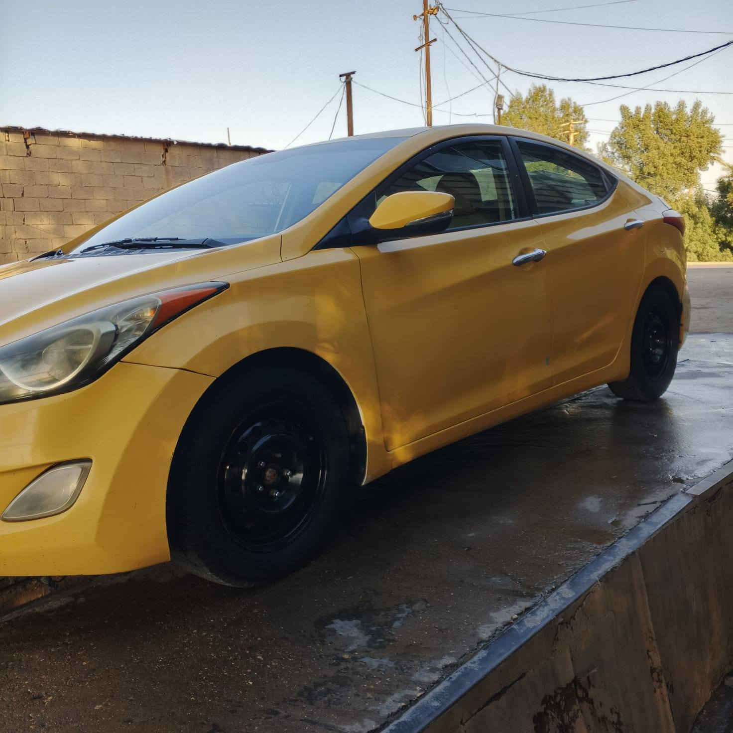 سلام عليكم لانتره موديل ١٣ كامله من كلشي تخم تاير حادثها موجود بل صور لا ستفسار اكثر***********
