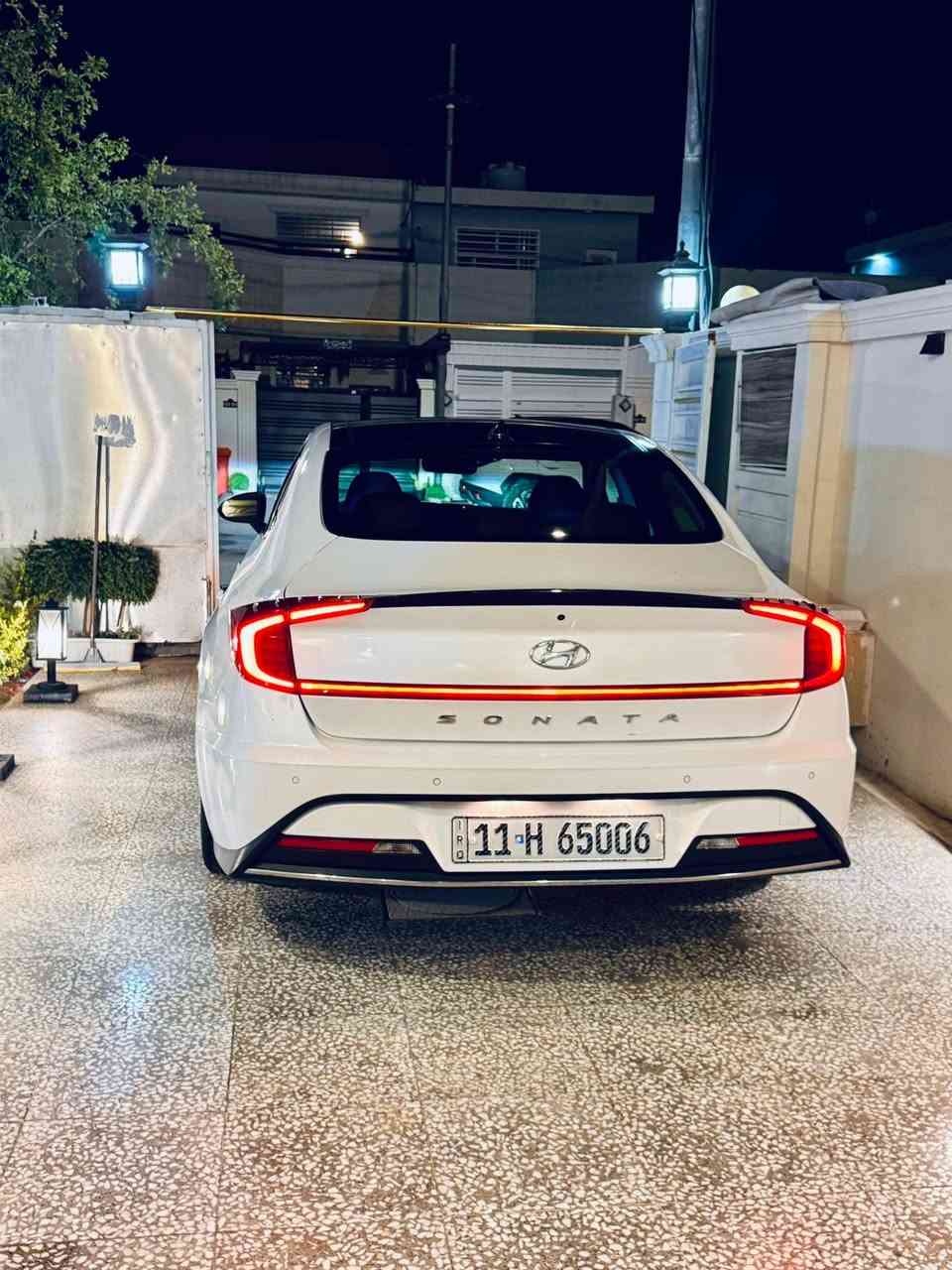 🔥 للبيع هيونداي سوناتا هايبرد Limited 2023 🔥
رقم بغداد دولي شبه مميز
⭐ أعلى فئة (LIMITED) – فل أوبشن – مواصفات فاخرة جداً ⭐
 الممشى: 34000 ميل
✅ محرك هايبرد متطور يجمع بين الأداء القوي والاقتصاد العالي بالوقود
✅ ناقل حركة أوتوماتيك ذكي وسلس
✅ فتحة سقف بانورامية كاملة
✅ تشغيل بصمة ودخول ذكي بدون مفتاح
✅ تشغيل وتحكم عن بُعد بالسيارة عبر الريموت
✅ فتح وإغلاق السيارة عن بُعد
✅ نظام Smart Key الذكي
✅ شاشة معلومات وترفيه كبيرة عالية الدقة
✅ شاشة عدادات رقمية متطورة بالكامل
✅ نظام ملاحة مدمج (Navigation)
✅ نظام Apple CarPlay و Android Auto
✅ شاحن لاسلكي للجوال
✅ نظام صوت Bose الفاخر
✅ كاميرا 360 درجة
✅ كاميرا خلفية عالية الوضوح
✅ حساسات أمامية وخلفية للمساعدة على الاصطفاف
✅ 12 حساس موزعة حول السيارة لزيادة الأمان وسهولة الركن
✅ حساسات النقطة العمياء
✅ حساس المطر للتشغيل التلقائي للمساحات
✅ حساس الإضاءة للتشغيل التلقائي للأنوار
✅ مثبت سرعة ذكي راداري (Smart Cruise Control)
✅ المحافظة على المسار Lane Keep Assist
✅ مساعد تتبع المسار Lane Following Assist
✅ مراقبة النقطة العمياء Blind Spot Monitor
✅ تنبيه حركة المرور الخلفية
✅ نظام الكبح التلقائي للطوارئ
✅ نظام تفادي الاصطدام الأمامي
✅ نظام تنبيه انتباه السائق
✅ مقاعد جلد فاخرة
✅ مقاعد أمامية كهربائية مع ذاكرة حفظ الوضعيات
✅ مقاعد أمامية تبريد
✅ مقاعد امامية تدفة
✅ تدفئة المقود
✅ مرايا كهربائية قابلة للطي أوتوماتيكياً
✅ مرايا مع خاصية التعتيم التلقائي
✅ مكيف أوتوماتيك ثنائي التحكم
✅ فتحات تكييف خلفية
✅ فرامل إلكترونية مع Auto Hold
✅ نظام اختيار أوضاع القيادة (Eco / Sport / Smart)
✅ جنوط رياضية أصلية
✅ حساسات ضغط الإطارات
✅ نظام الثبات الإلكتروني ESP
✅ نظام منع الانزلاق TCS
✅ نظام المساعدة على صعود المرتفعات
✅ وسائد هوائية متعددة
✅ زجاج عازل للحرارة والأشعة
🔰 سيارة تجمع بين الفخامة والتكنولوجيا والاقتصادية
🔰 من أعلى وأندر فئات السوناتا الهايبرد
🔰 قيادة هادئة ومريحة جداً
🔰 نظافة ممتازة وحالة مميزة جداً
📍 اللون: ابيض
💰 السعر: 195 ورقة
للاستفسار الاتصال على الرقم ***********
