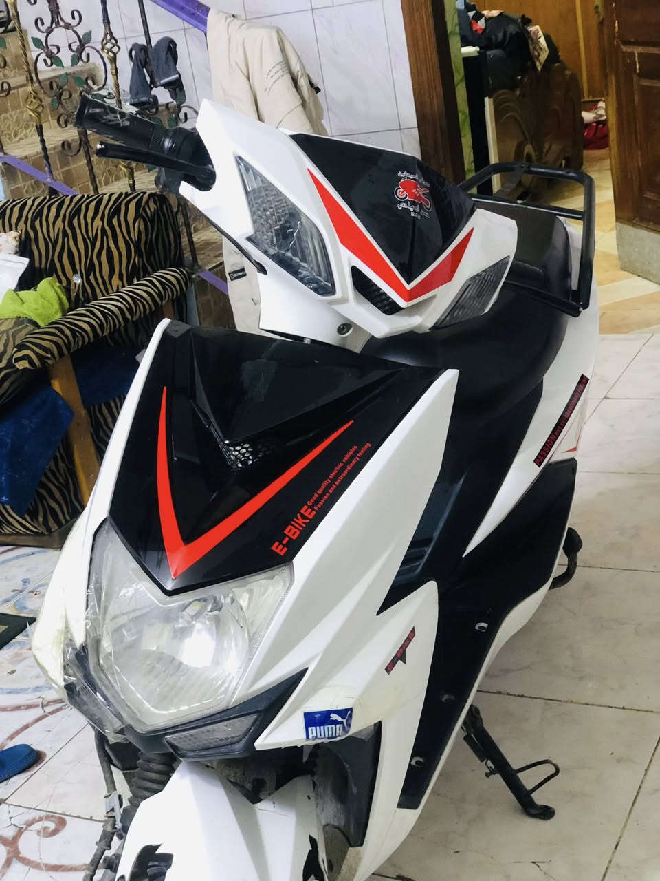 سلام عليكم دراجه شحن للبيع نوع سكنس
السعر ٤٢٥ وبيها مجال 
رقم الهاتف ***********
