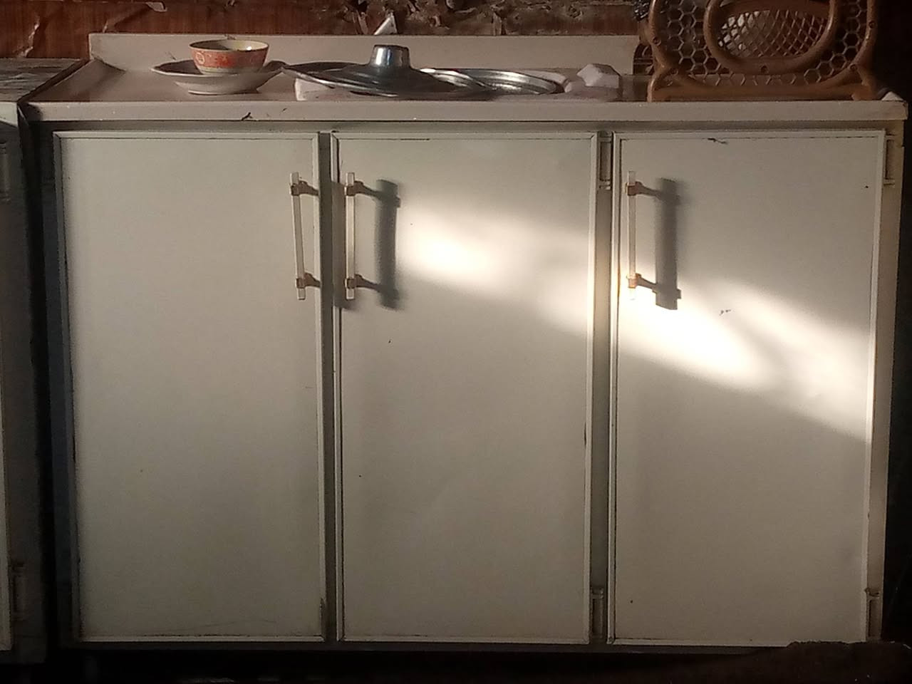 كاونتر 3 أمتار وسنكي متر وعشرين جديد داخل جديد السعر 600 وبي مجال رقم تلفون ***********
