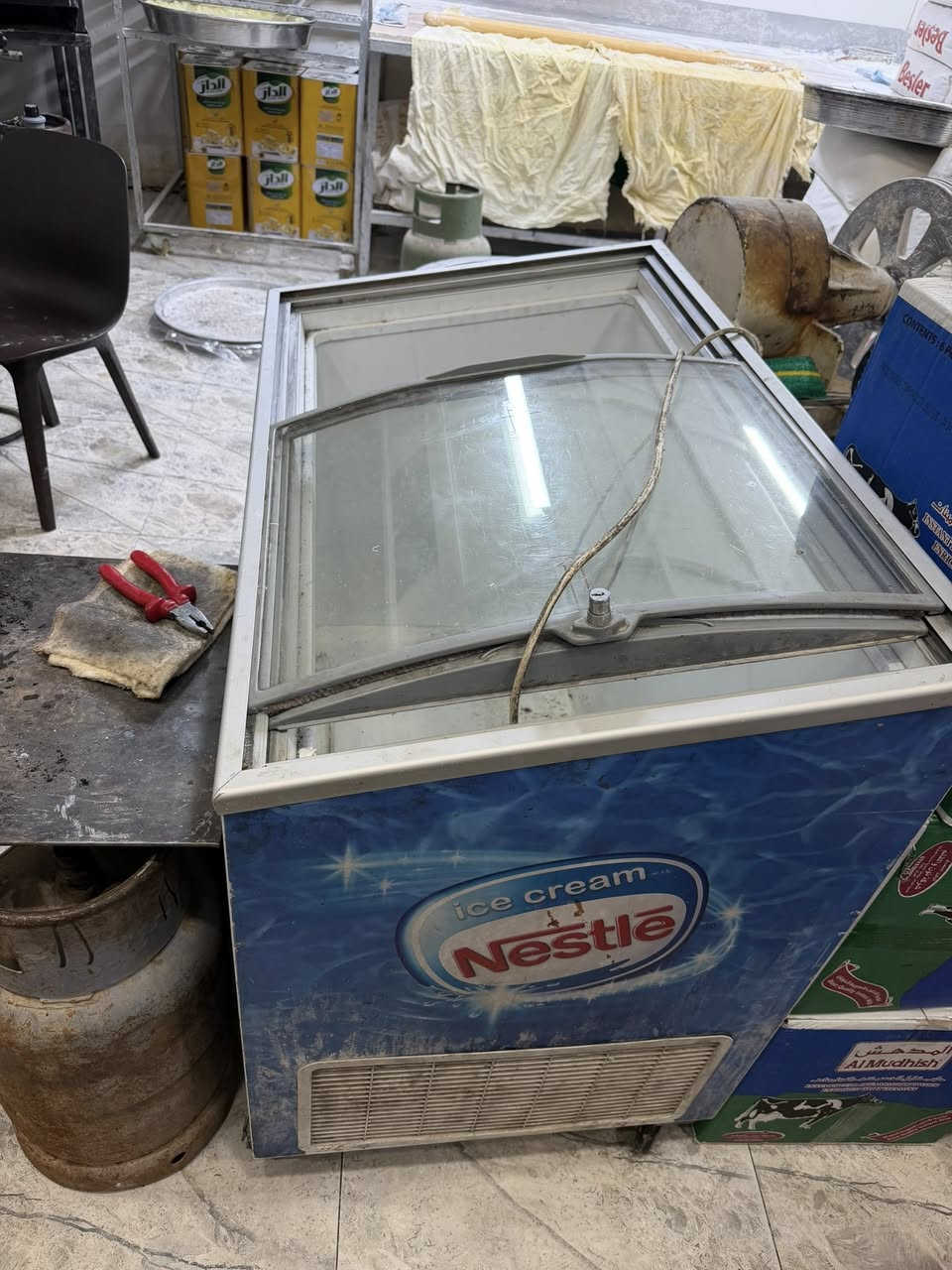 لسلام عليكم عارضه عامودية سعرها 260 مع مجمدات عدد 2 سعر الوحده 125 الف اذا تاخذهن كلهن احسبهن 450 مكاني بغداد ***********
