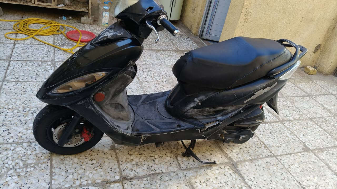 سلام عليكم دراجه كامكو جي فور للبيع دراجه نضيفه مكينه مفتوحه مجفته مكينه ناعمه حلوه نهضه معدل كهربائية كله شغاله مانقصه شي السعر 325 وبيه مجال مكاني نجف كوفه حي ميسان رقم ***********

