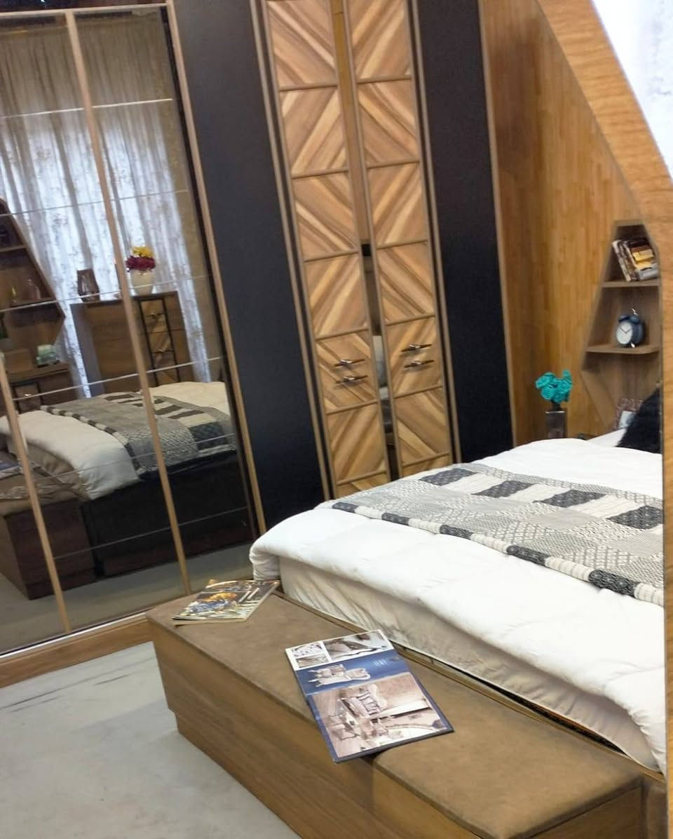 غرفة 10 قطع مال شركه ايدول نضيفة 100/100 /*********** مكان بغداد
