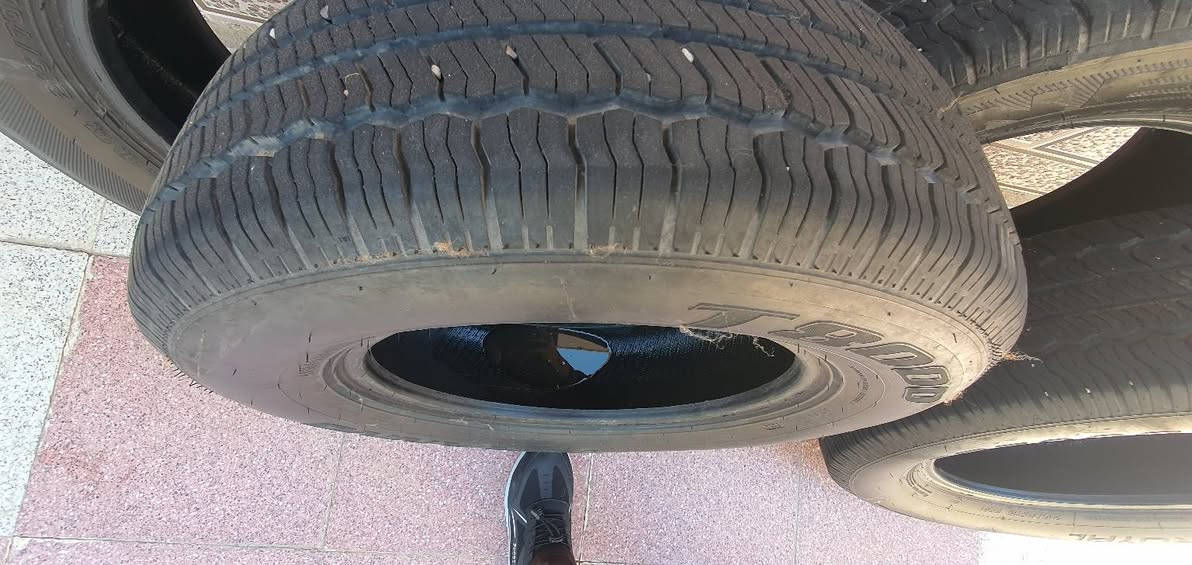 السلام عليكم 
تخم تاير نضيف 95%   كلش نضيف 
زوج منه نكسل الكوري الاصيل 
وزوج الثاني صيني درجه اولى 
إنتاج  2025
الحجم 16
البيع مكاني العماره 
***********
