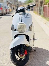 بوليس • معدل • باتري