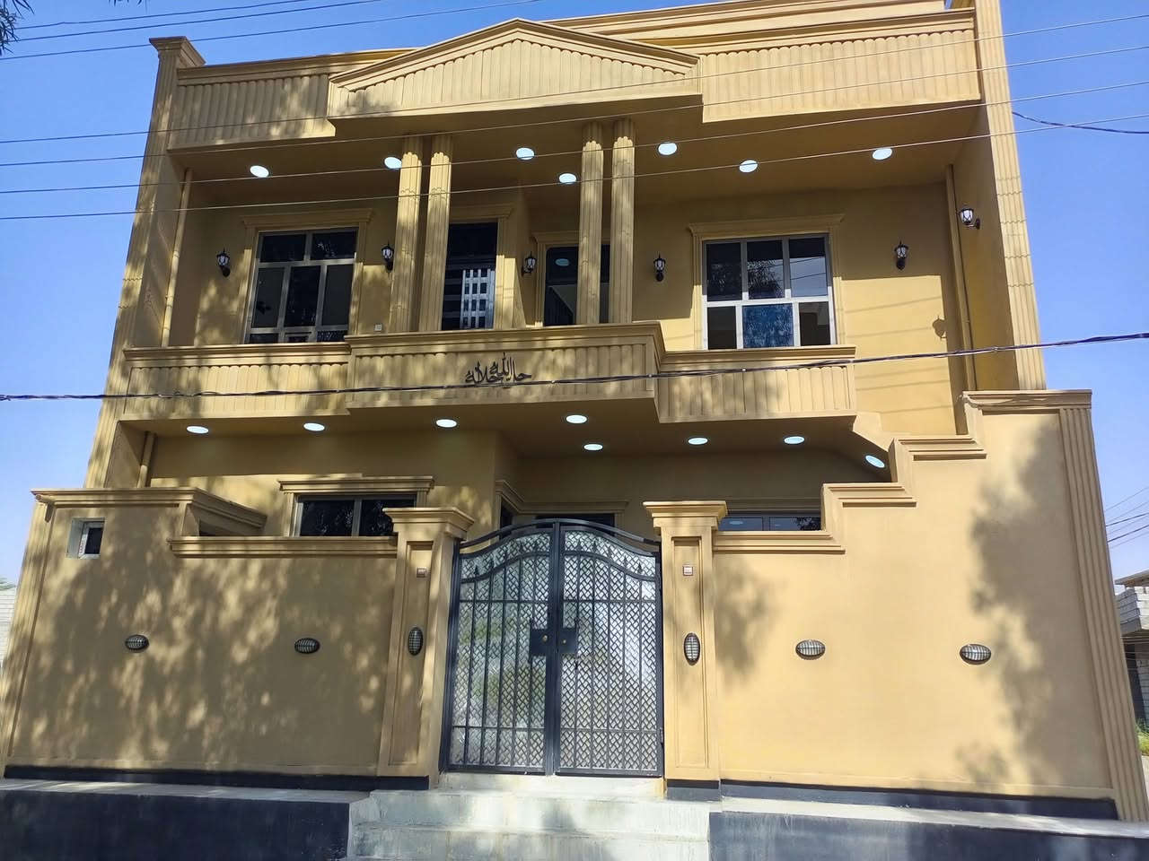 سلام عليكم يوجد مشتمل طابق ارضي للايجار مفصول تمامااا وفول خدمات تبليط للباب 100متر متكون من غرفة نوم وحدة صالة ستقبال مطبخ وصحيات جاهز ومرتب فول قرب جامعة ديالى مقابل مطعم زهرة ديالى ***********
***********
