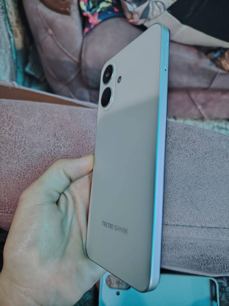 السلام عليكم شباب جهاز جديد ذاكر 64 تكنو مراوس مكان بغداد العلاوي شارع شيخ معروف التواصل واتساب ***********
