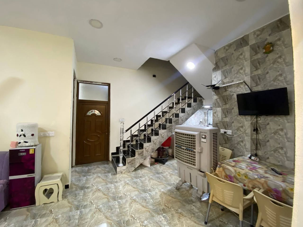 بيت بناء حديث شرط طابو سند 25 قرب جسر الجورجية بداية مدخل ركة حجي سهيل 

3 غرف استقبال مطبخ   فول سيراميك 200,متر عالي عن الشارع يبعد الف متر عن تقاطع القدس تقريبا

بيع او مراوس المناطق المراوس 
تقاطع سادة حي العبور
 دور الزراعة
سيف سعد 
بداية الحكيم. 

السعر 77 مليون وقابل للتفاوض. ***********
