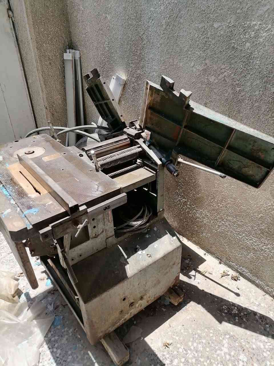 السلام عليكم
مكينة إيطاليه ثريفيز
منشار رنده ودبل وفريزه ومنقار شويه رايدله تعديل
مكينه حلوه وصغيره
العنوان بغداد الحريه ت ***********

