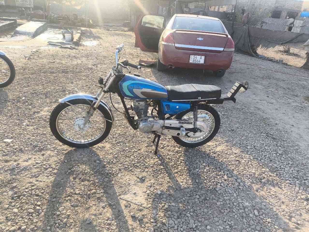 سلام عليكم دراجه نامه البيع محرك 5 كير ياباني نضيفه وحله من صوره دراجه عيبه فقط الهندر من تشتغل يرجع سبرنك جوه فالت  دراجه غراضه كله جديده سعر 250وبيه مجال الشراي وبي خير ويدلل ***********
