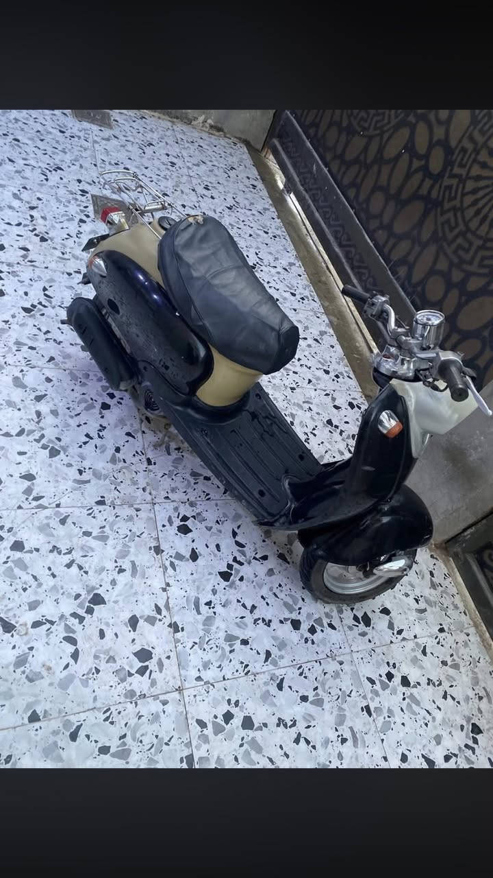 سلام عليكم عبدل حليم نثيه لل بيع دراجه اي عيب ما بي محرك بلادي كابريتر بلادي شوته بلادي فقط كفر وره مكسور  
دراجه اي عيب مابي شلعه معدل شرط تقبط 60
سعره ٣٥٠بي مجال        الموشراي لا يعلق يسمع كلام مو حلو 
رقم ***********فقط واتساب 
تحياتي الكم
