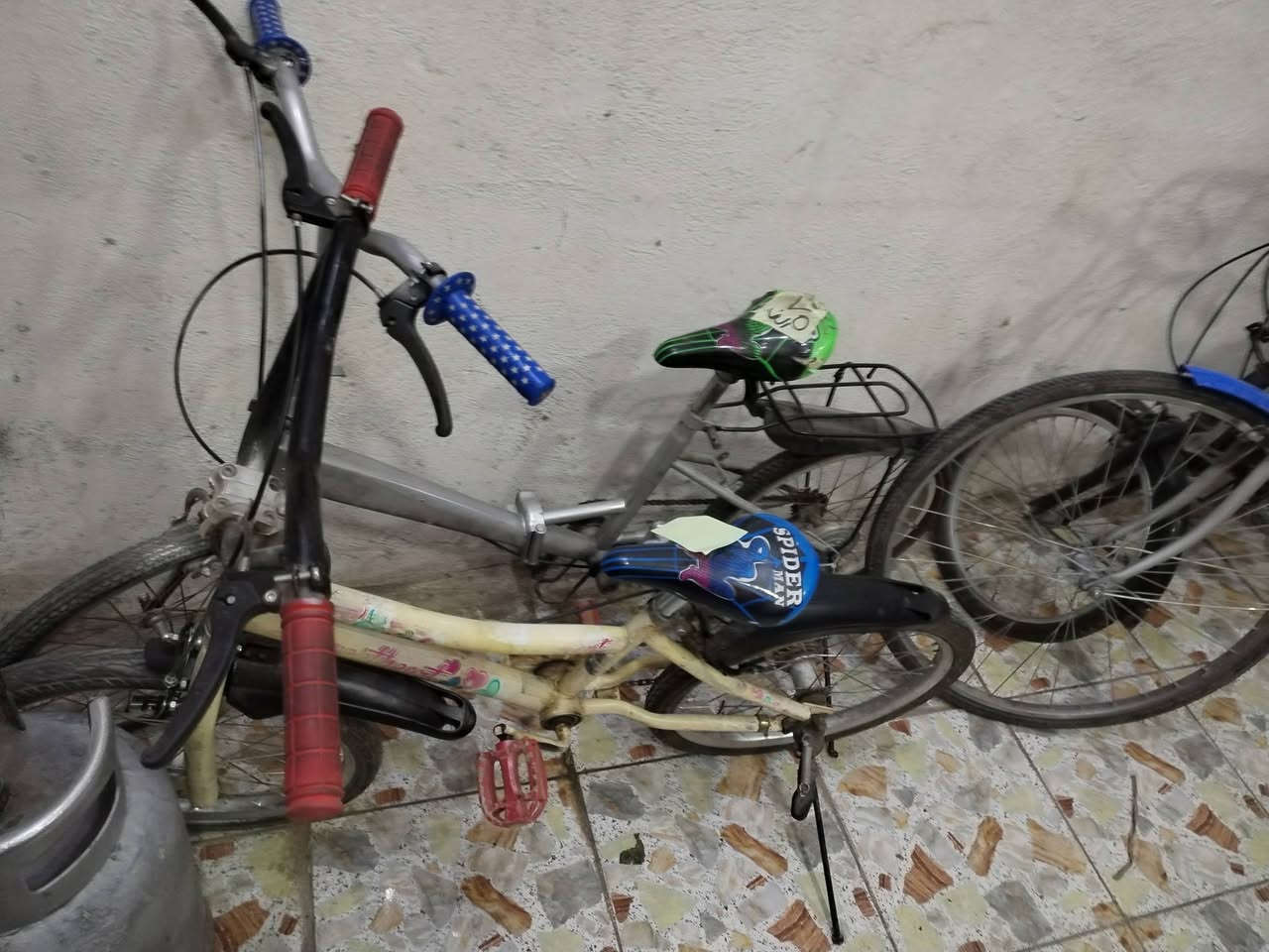 وصلتنا بضاعه جديده دراجات هوائية باله وجديده كافه الاحجام صغار وكبار واطفال 
معرض الاحسان التجاري 
العنوان بداية شارع الكازينوات مجاور ابوعلي الجحيشي


**إذا كنت صاحب هذا الإعلان وتريد حذفه لأي سبب، رجاءا أرسل رسالة إلى الدعم الفني**