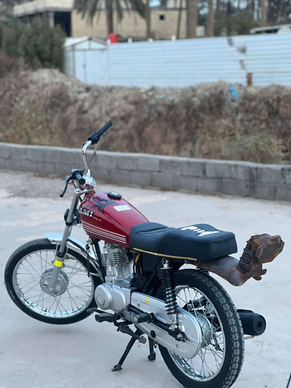 سلام عليكم للبيع شاصي 14 اوراق اصولي مكينه رابيدو 25 وغراض كله اصلي مكان محاويل ناحية الامام لسعر 700 وبيه مجال قليل ه‍‍***********
