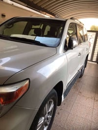 لاند كروز 2015 بريم ام الطفايه فول مواصفات معروفه سياره كفاله ماعدا مل...