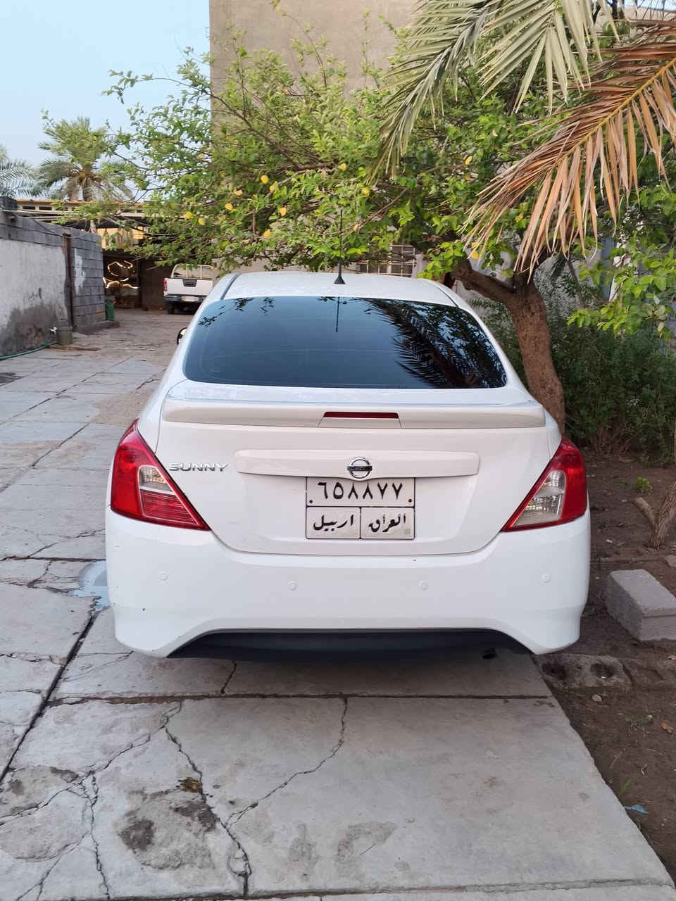 نسيان 21
سياره بيها ضربه خفيفه وره وبيها بارد باب السياق 4اصابع وبيها شخط باب الخلفي كفاله من الصبغ وكير ومكينه كفاله 
سنويه ستوها انتهت ماشيه 116 
***********
100وبيها مجال قليل
