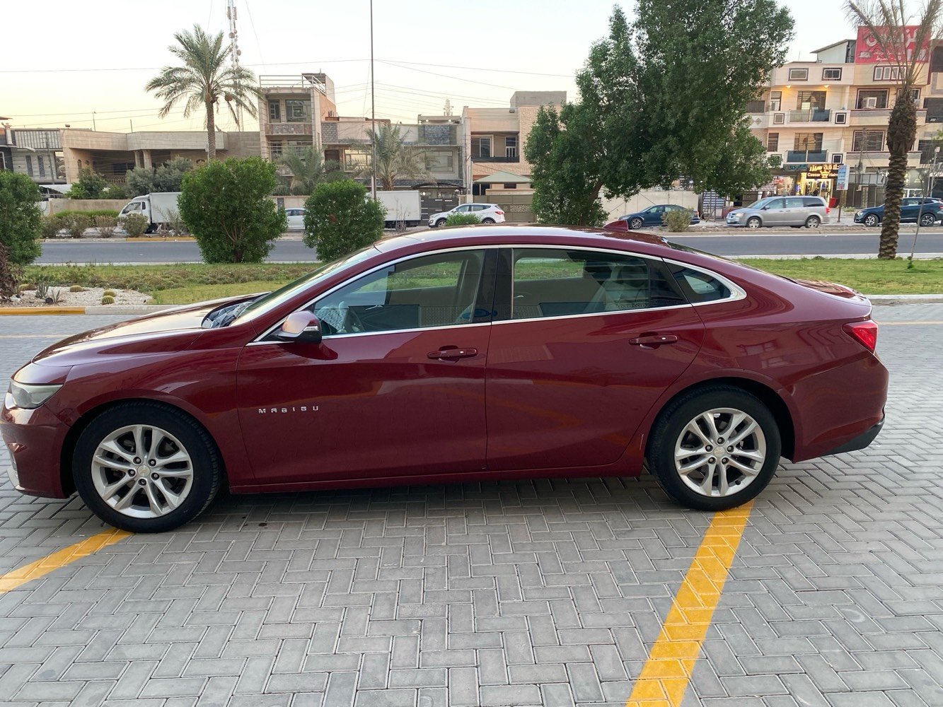 ماليبو LT  2018  خليجي مكفول
محرك 2500 (4 سلندر) تنفس طبيعي
كير ATF المرغوب 8 نمر 
6 بصمات (تشغيل/ باب / جنطة)
سايد بريك بصمة
تحكمات ستيرن
نظام ABS
مانع انزلاق
شاشة اعطال
تبريد قطعتين امامي خلفي 
حساسات خلفية 
كار بلي
منفذ USP
السيارة مكفولة (كير / محرك / شاصي / لغد / حالوب / صبغ / راديترات)
ماشية 128 الف ميل
السيارة بيها بارد بالباب مال السايق موضح بالصور ورصعات خفيفة 
السعر : 116 وبيها مجال 
مكان السيارة بغداد حي العامل
للأستفسار ***********