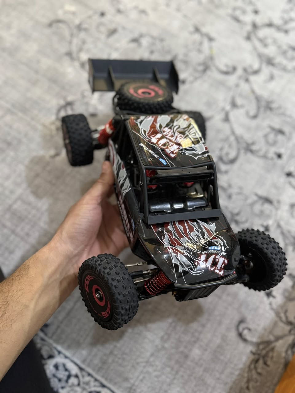 السلام عليكم
سيارة احترافية للبيع 1/12 (ضخمة)قطعه نادرة ونظيفة مستخدم استخدام جداً قليل نظافة 90‎%‎ ماطور برشلز تحتوي على مروحه تبريد استجابته سريعه سرعته 80km سيارة جداً سريعه و بيه مستويات تحكم بالسرعه ست سرعات تتحمل بطاريه 11v تزيد من سرعته لل 100 سعر السيارة 100 و توصيل مجاني مكاني ميسان للتوصل ***********
