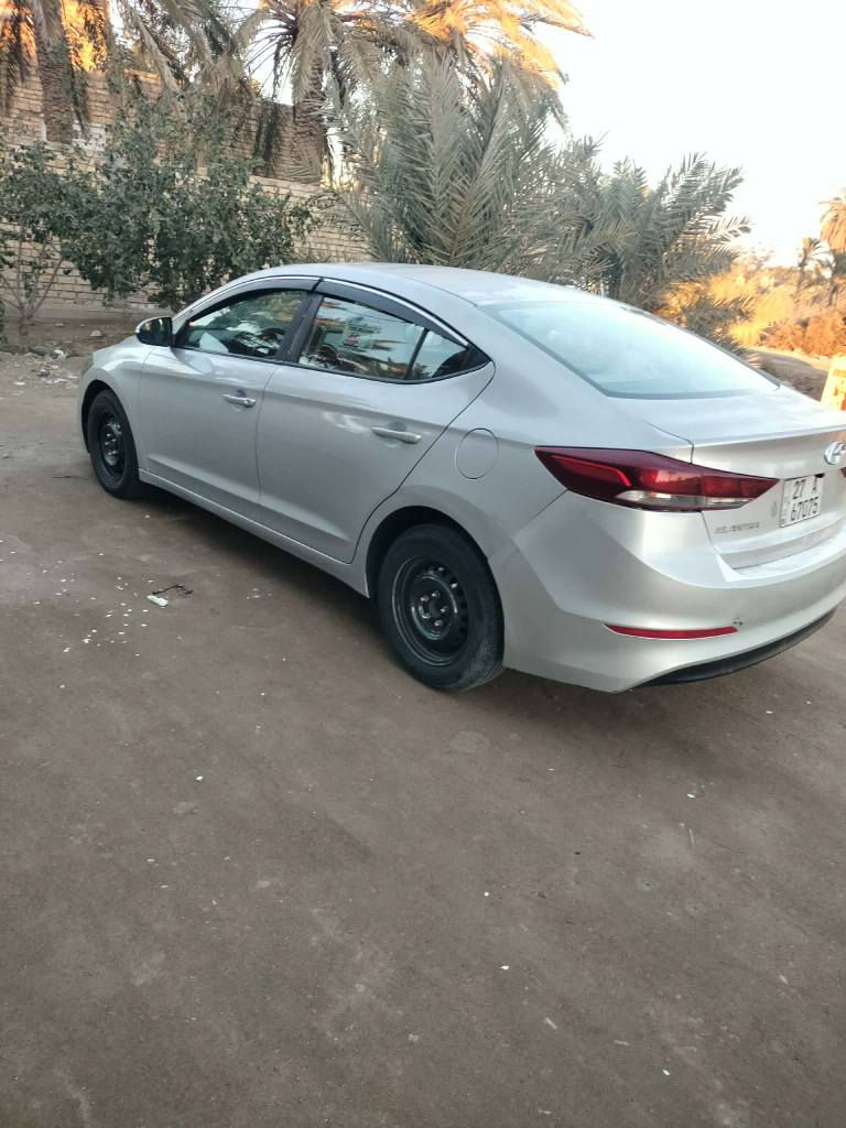 النتره موديل 17 خليجي مكفوله من الصبغ والتبديل محرك 1600 رقم ذي قار بأسمي سنويه 29.سسياره جديده بيها جراد بالقماره مكان سوق شيوخ 118 للاتصال *********** سوق الشيوخ, ذي قار
