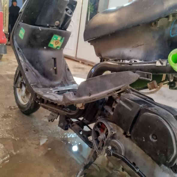 سلام عليكم.    دراجة ماكس عدلة بوشة 49 دراجة هسة مجفتهة خير من الله مكينتهة بس نواقصهة كلج خلفي وطاكة لجبنة مال دهن المكان بغداد مدينة الصدر السعر 250 وبيهة مجال حك لجية رقم الهاتف *********** متواجد واساب
