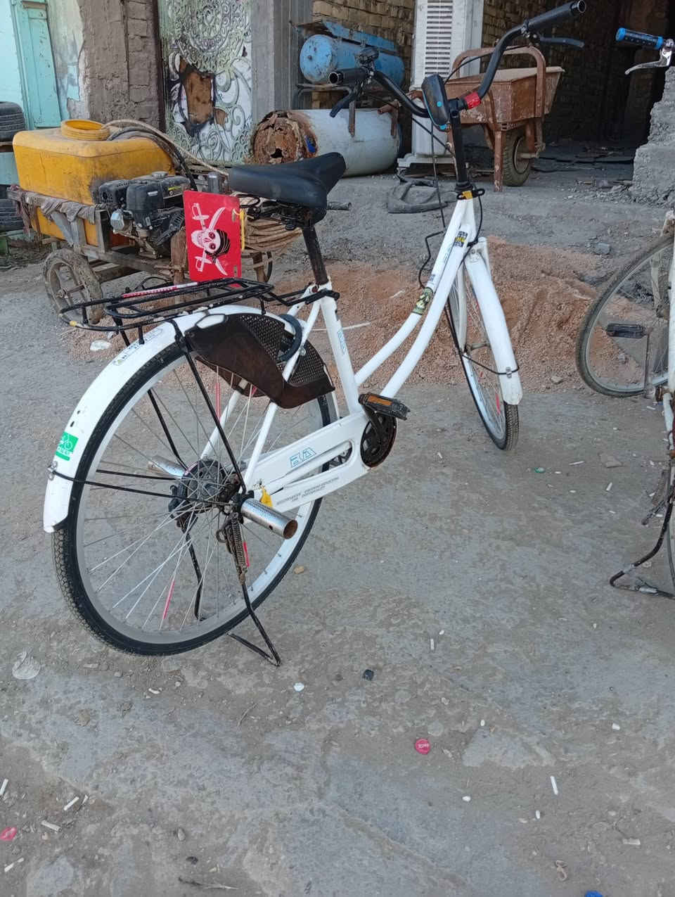 سلام عليكم بايسكل البيع بعده جديد ماصارلي شهر من اخذته سعره 100 وبي مجال قليل  ***********...مكان حله
